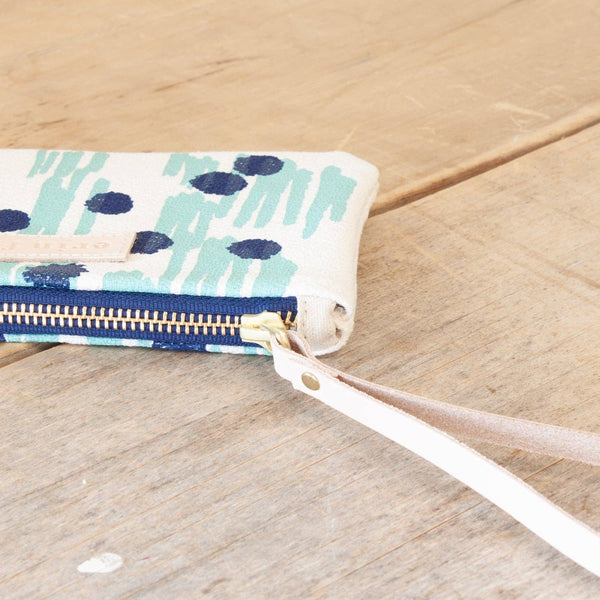 NAVY MEADOW WRISTLET