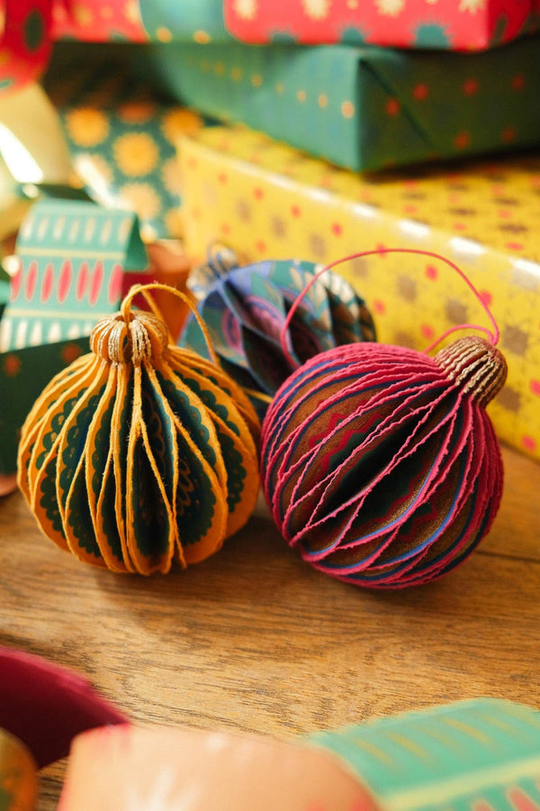 YELLOW BAUBLE HONEYCOMB