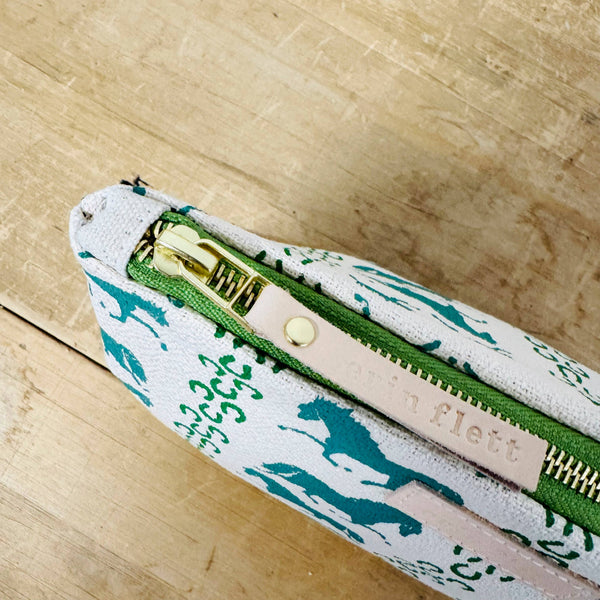 Laura Pouch – Small Trot