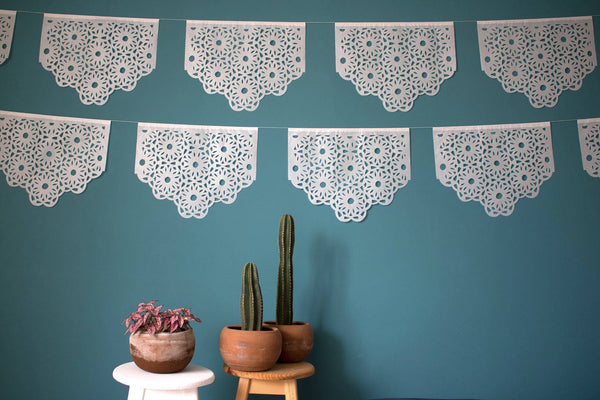 Paper garland - Camelia