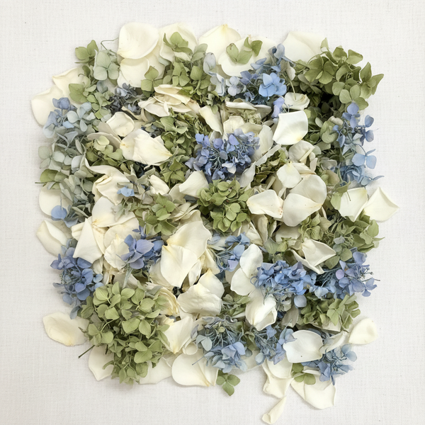 Garden Mist Blend™ Ivory Rose Petals · Blue & Green Weddings