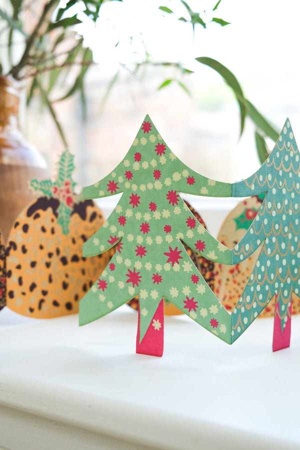 CHRISTMAS TREE CONCERTINA CARD