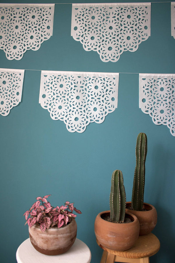 Paper garland - Camelia