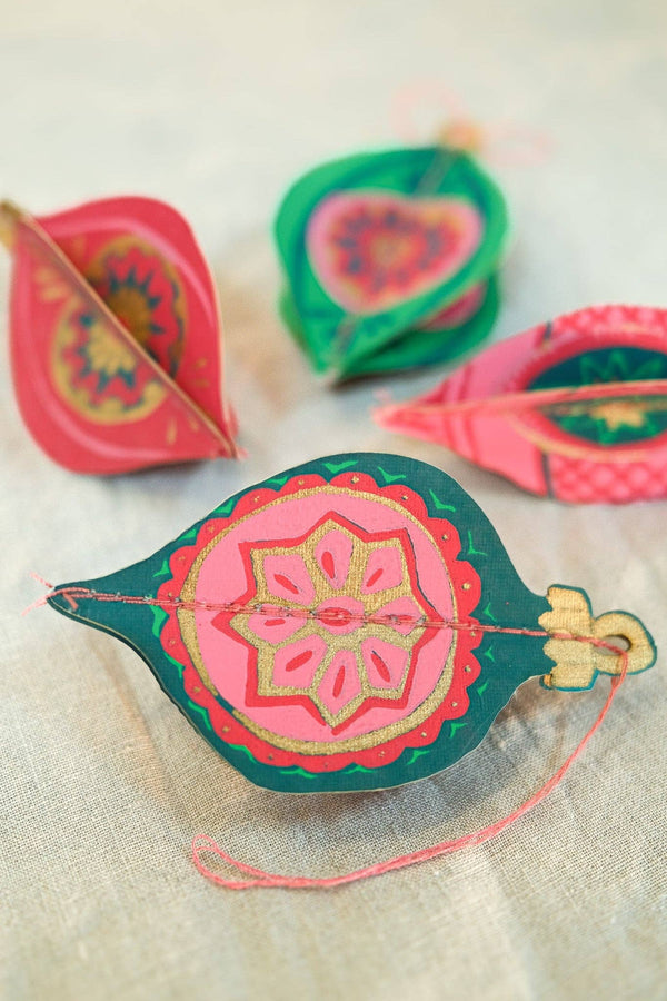 BAUBLES PAPER ORNAMENTS