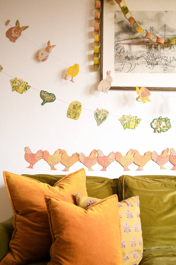 CHICKENS CONCERTINA GARLAND