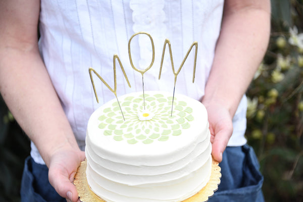 Big 8" Gold "MOM" Letter Sparkler Wands Card - Garden Party