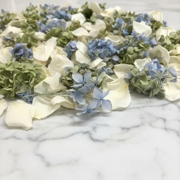 Garden Mist Blend™ Ivory Rose Petals · Blue & Green Weddings