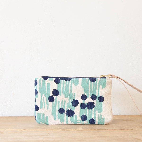 NAVY MEADOW WRISTLET